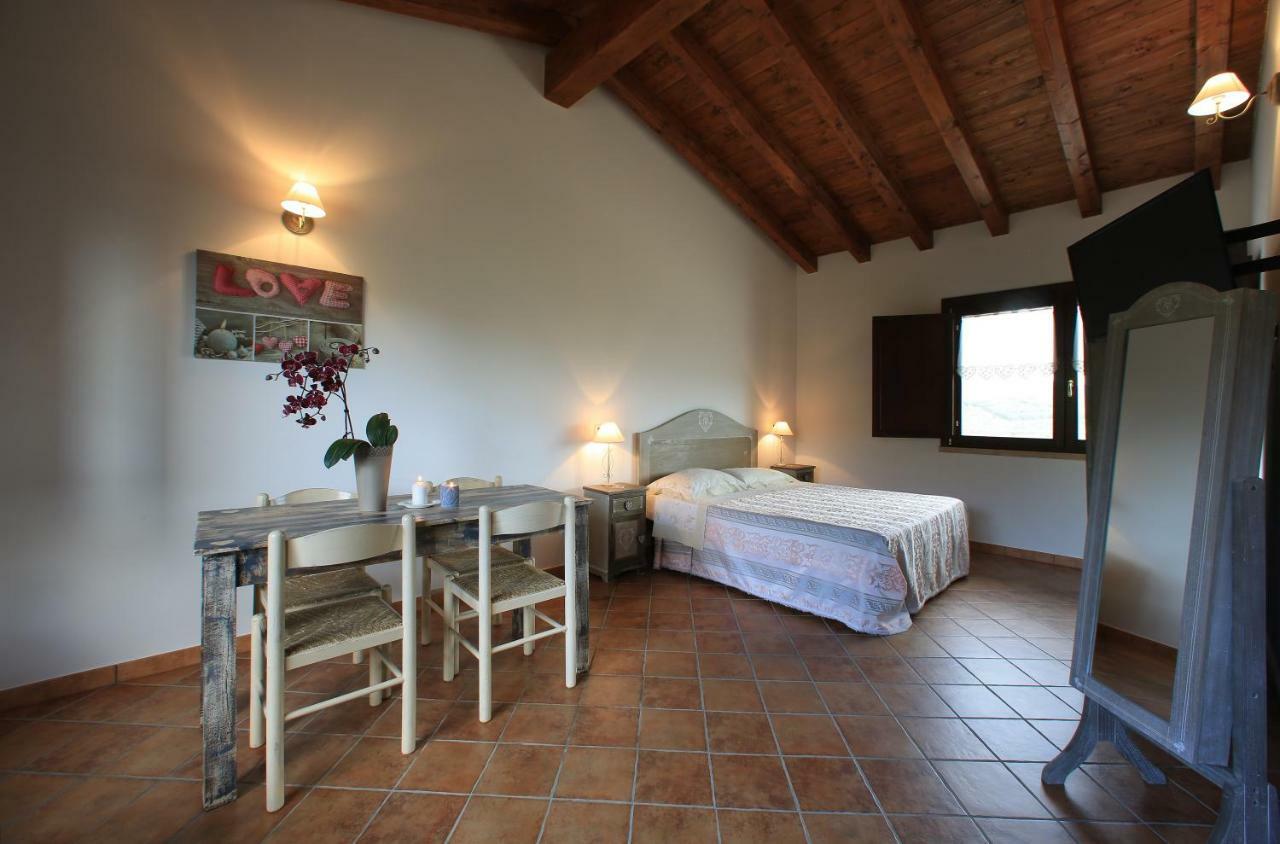 Casale Madeccia Pensionat Sonnino Exteriör bild